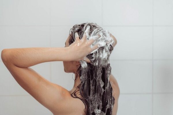 Kebiasaan yang Dapat Merusak Rambut